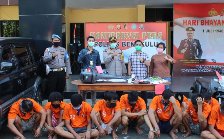 Hukum