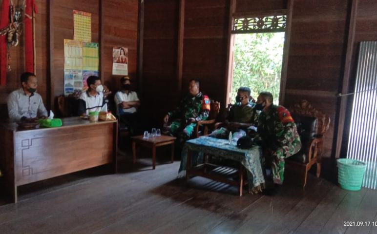 Dandim 1016/PLK Hadiri Undangan Makan Bersama di Rumah Warga Desa Dahian Tambuk