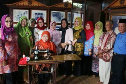 Menteri Sosial RI Khofifah Indar Parawansa disela-sela kunjungan kerjanya di Bengkulu pada Sabtu (12/8/2017)