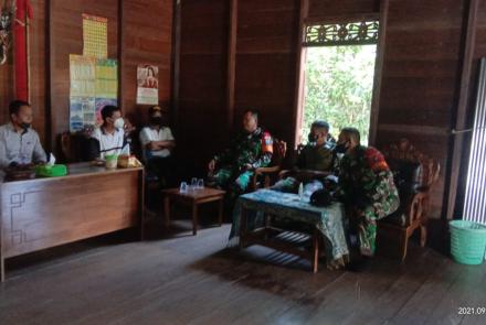 Dandim 1016/PLK Hadiri Undangan Makan Bersama di Rumah Warga Desa Dahian Tambuk