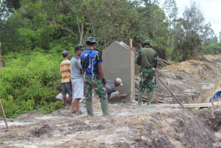 Sasaran Jalan Tuntas, Personel TMMD Bangun Tugu