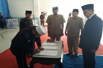 Prosesi pelantikan Direktur PDAM Tirta Dharma oleh Walikota Helmi Hasan