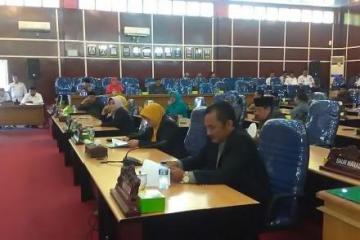 Rapat paripurna dengan agenda penyampaian nota keuangan atas rancangan APBD tahun 2018 oleh Walikota Bengkulu