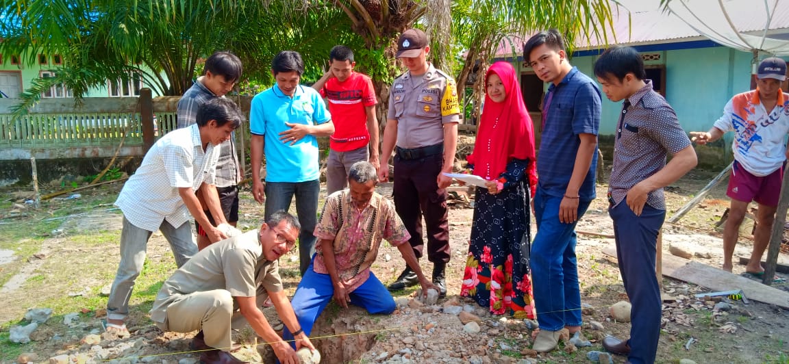 Peletakan Batu Pertama Pembangunan Gudang Desa