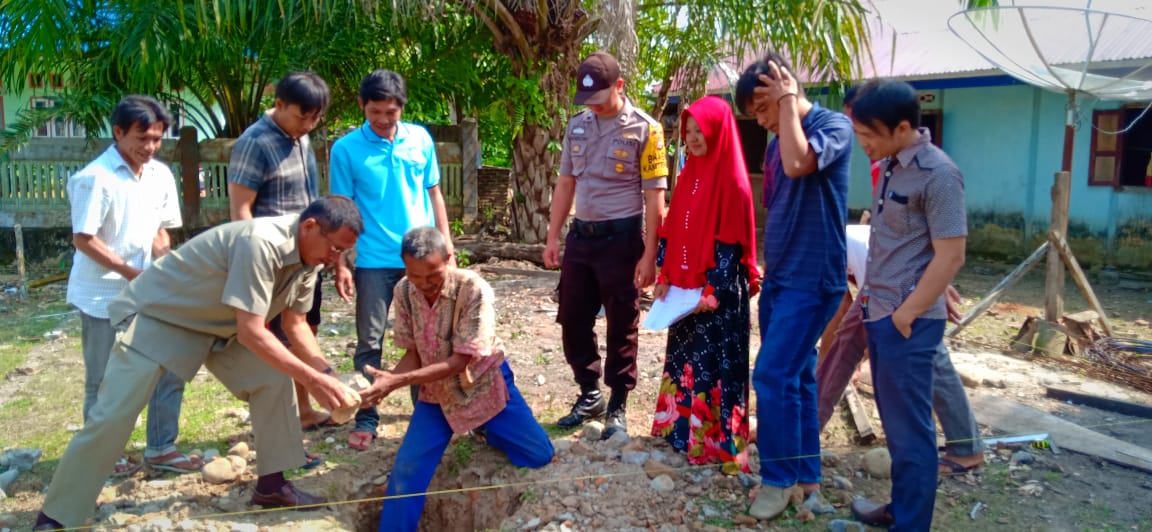 Peletakan Batu Pertama Pembangunan Gudang Desa