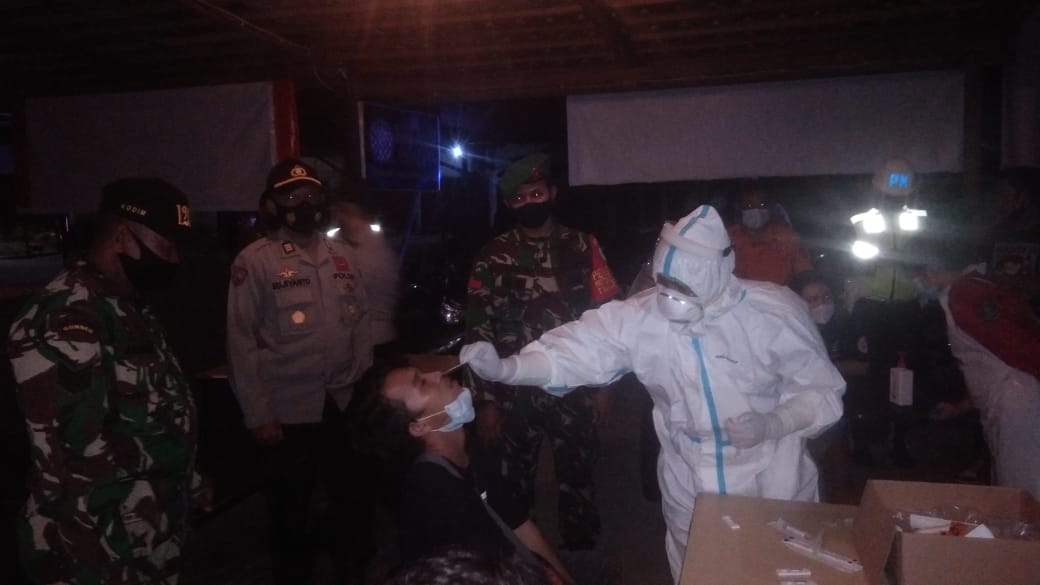 Langgar Pedoman PPKM, 41 Orang di Ngabang Dites Covid-19 