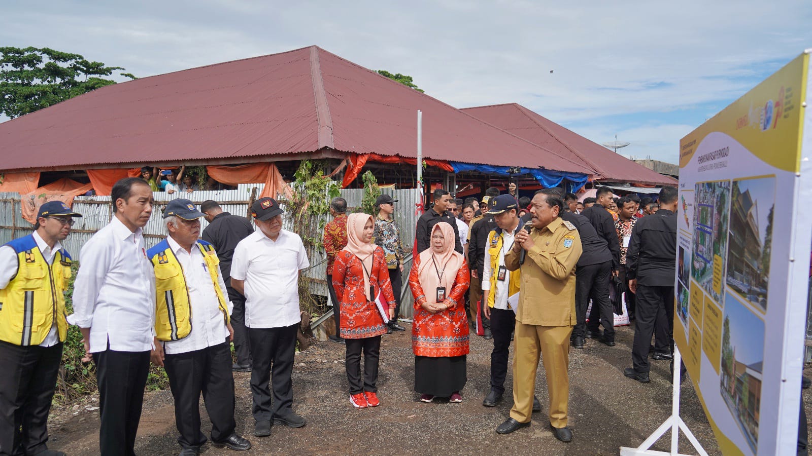 Gubernur Rohidin Dampingi Presiden Jokowi Tinjau Revitalisasi Pasar Purwodadi