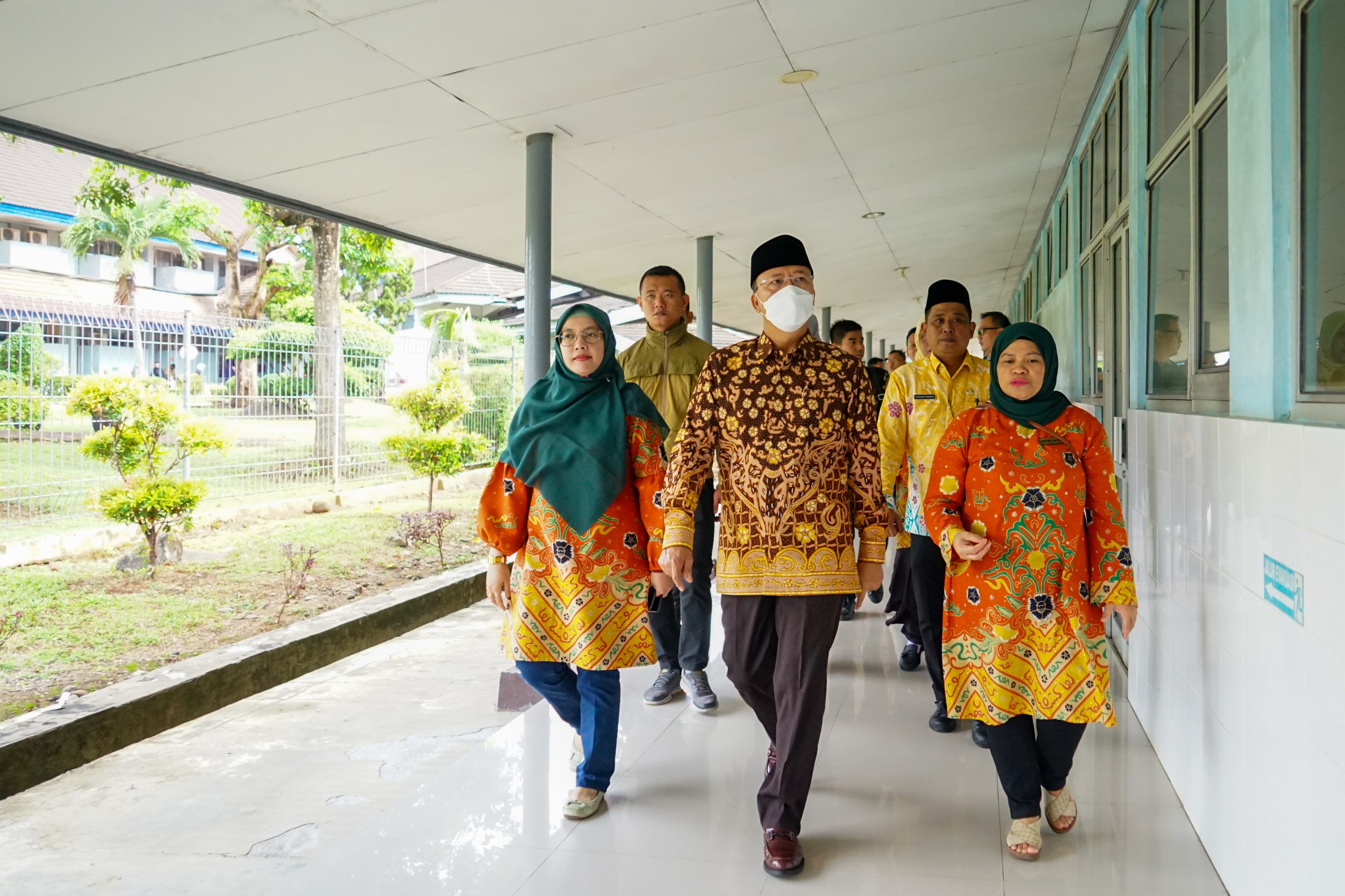 Buka Bakti Sosial Pengobatan Terpadu, Berikut Gubernur Rohidin