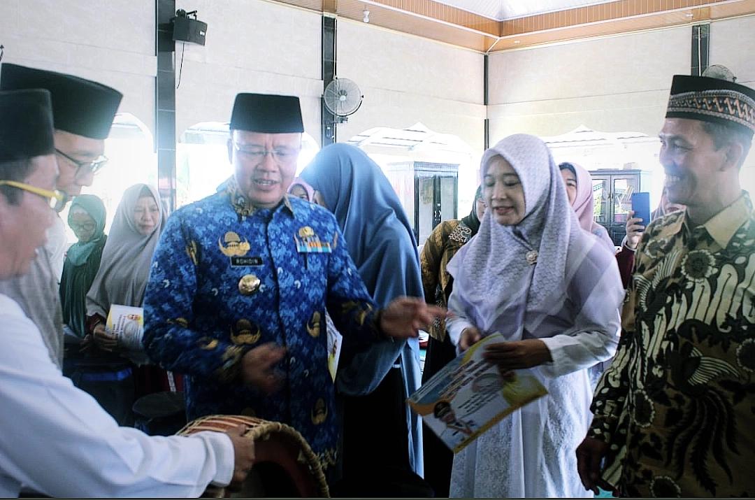 Serahkan 30 Alat Musik Rebana, Berikut Pesan Gubernur Rohidin