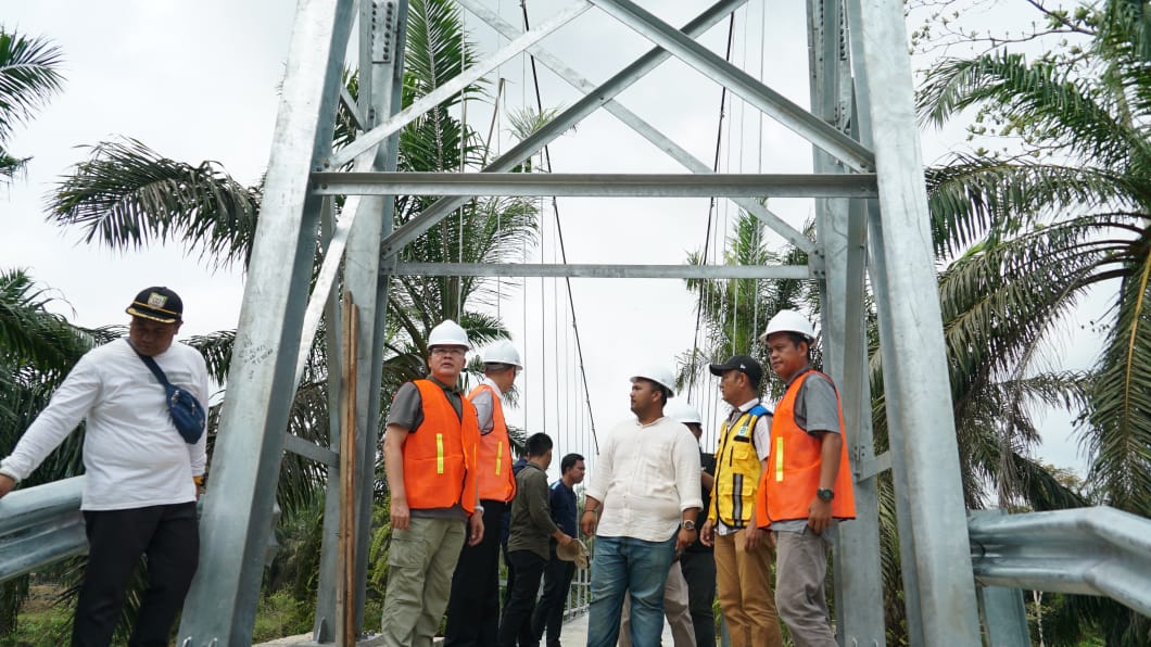 Gubernur Rohidin Bangun Jembatan Gantung Suka Bandung untuk Permudah Masyarakat Angkut Hasil Bumi