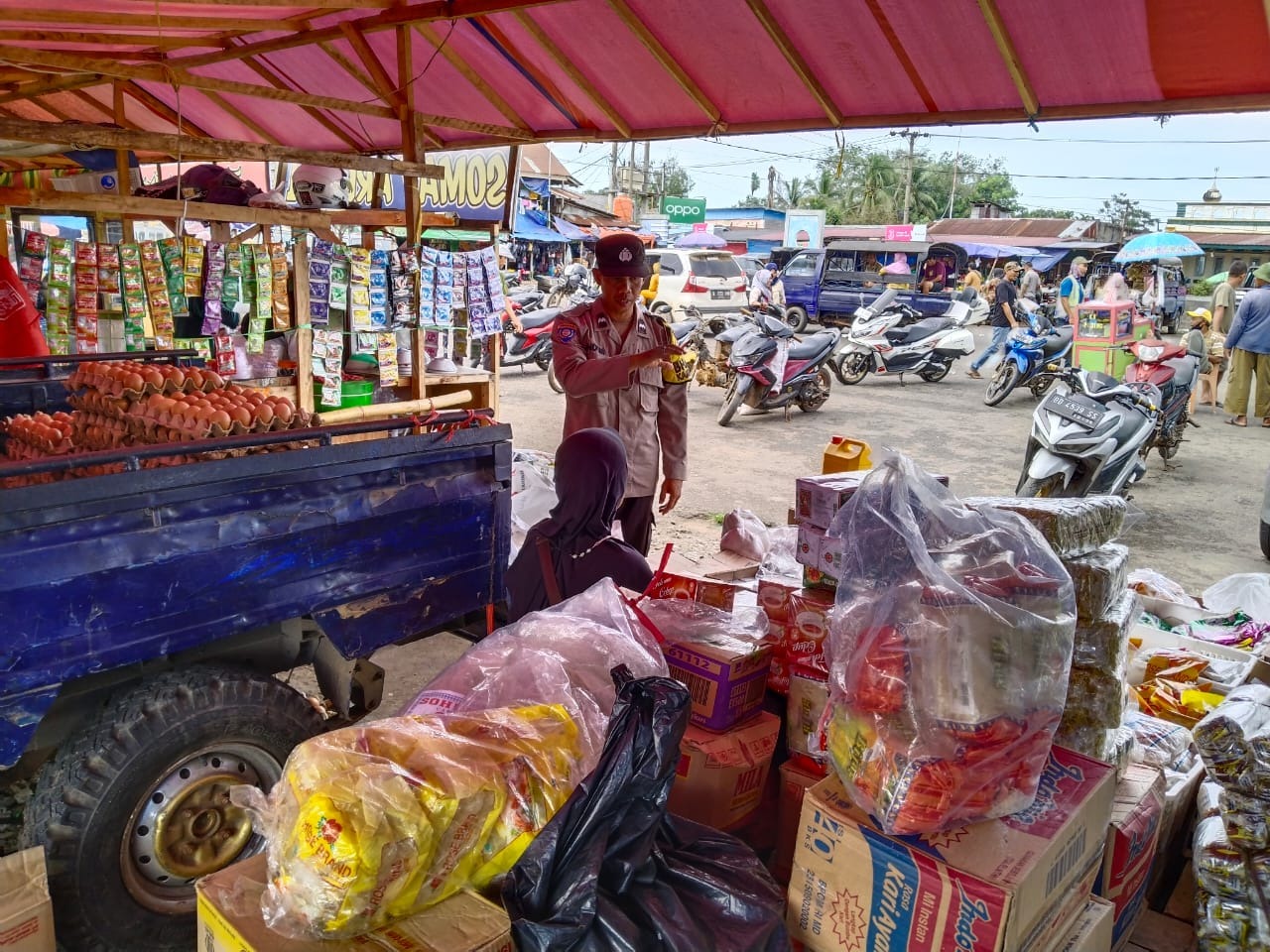 Bhabin Masuk Pasar Tradisional dan Berikan Imbauan Kamtibmas