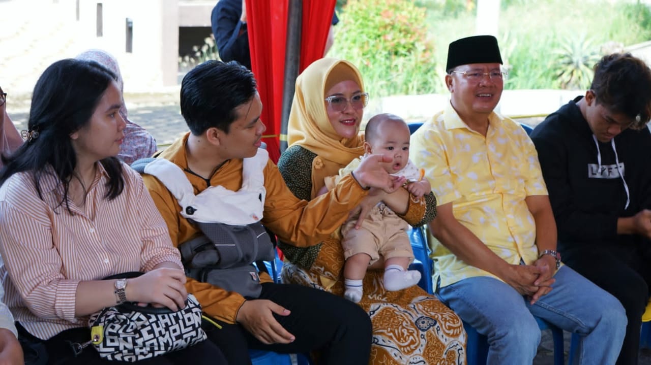 Gunakan Hak Pilih di Kelurahan Lingkar Barat, Gubernur Rohidin Ajak Masyarakat Datang ke TPS