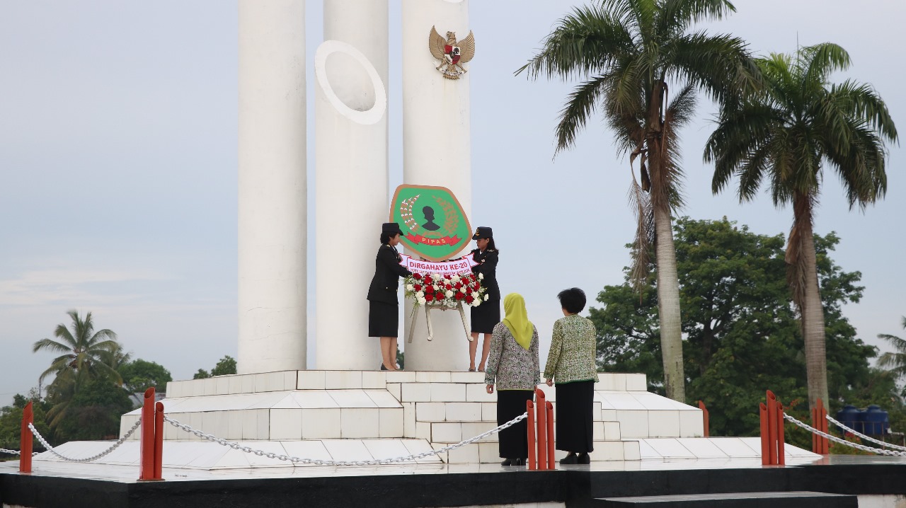   Ziarah dan Tabur Bunga di Tmp Balai Buntar, Penasihat Pipas Anna Reynhard: Mengenag Jasa Para Pahlawan 