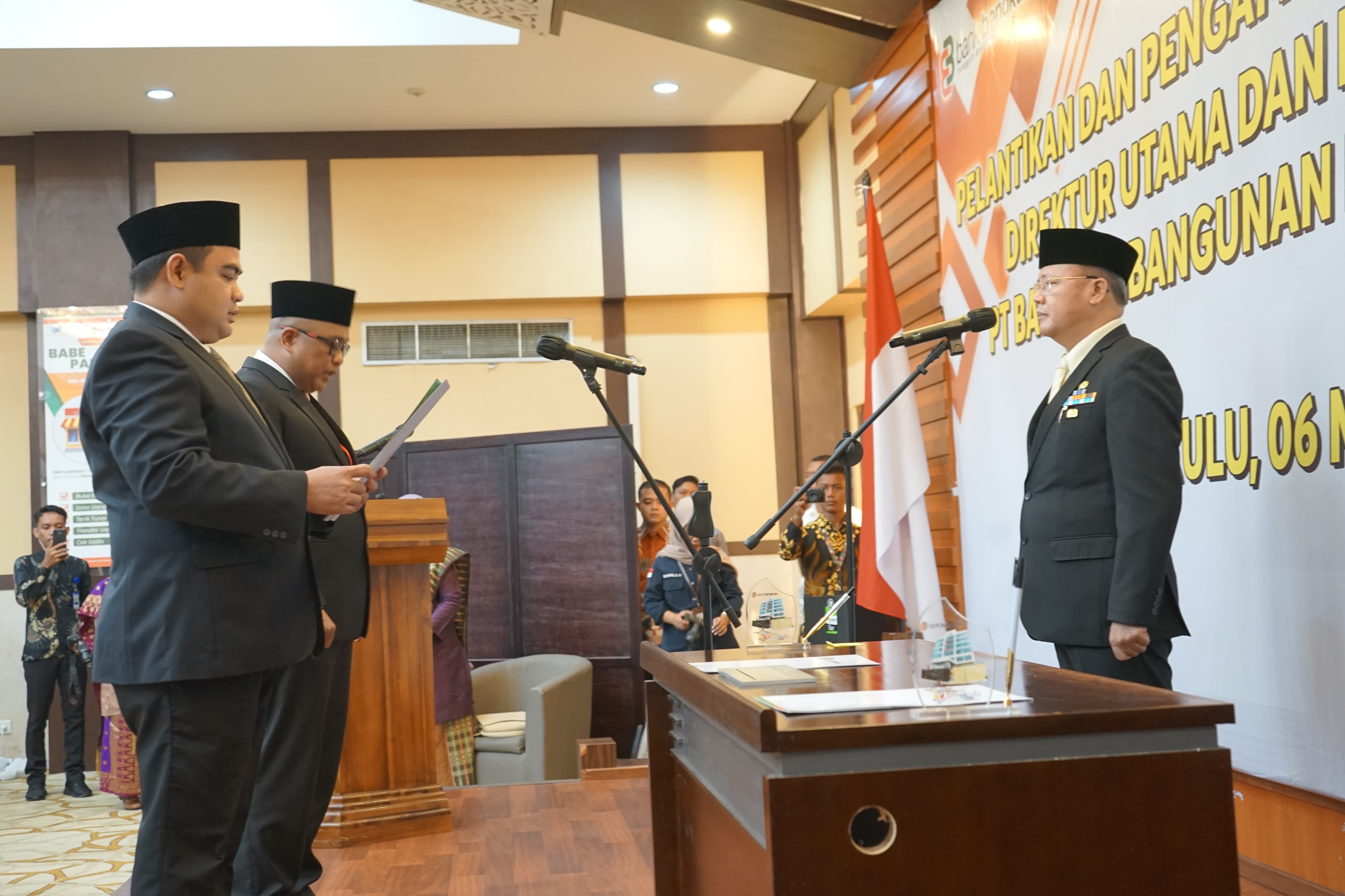 Gubernur Rohidin Lantik saat Dirut Bank Bengkulu