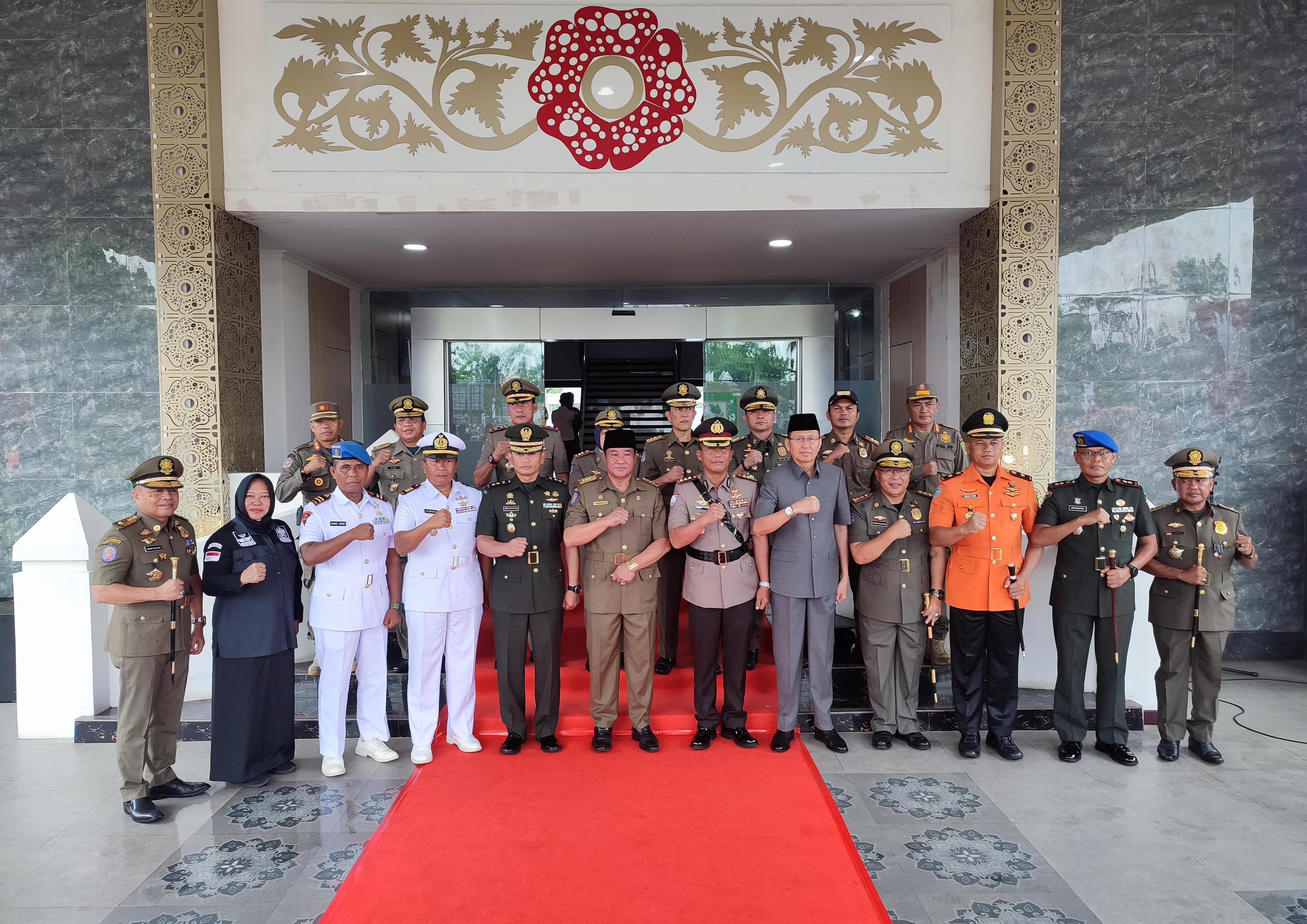 Wagub Rosjonyah Pimpin Upacara HUT ke-74 Satpol PP dan Satlinmas