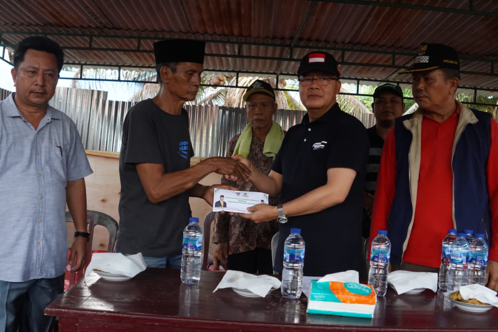 Serahkan Bantuan Korban Kebakaran, Gubernur Rohidin: Beri Dukungan Moril