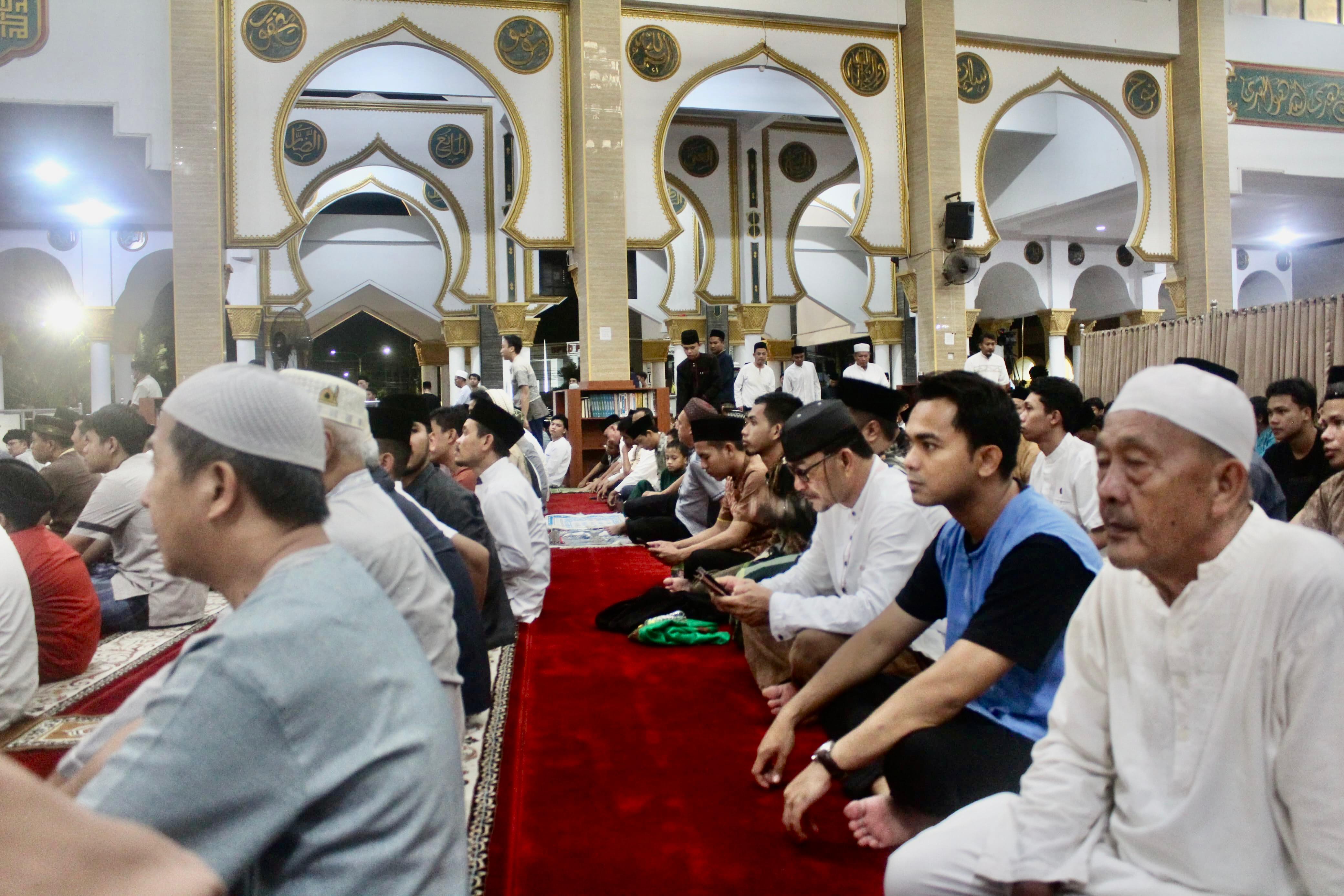 Gubernur Rohidin: Seluruh OPD Ikut Partisipasi Bukber di Masjid Raya Baitul Izzah