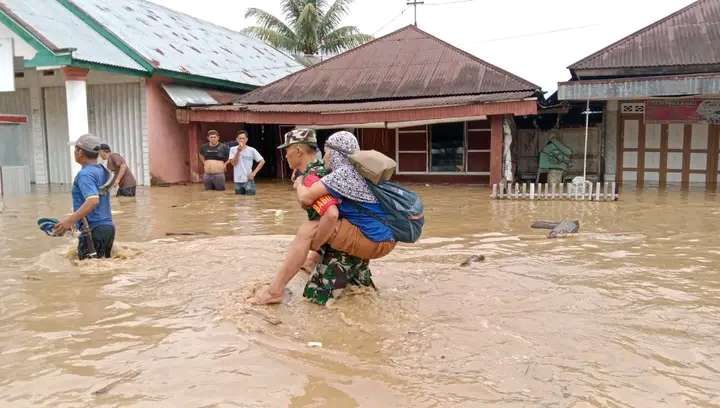 Gerak Cepat, Gubernur Rohidin Pastikan Banjir Lebong Ditangani dengan Baik