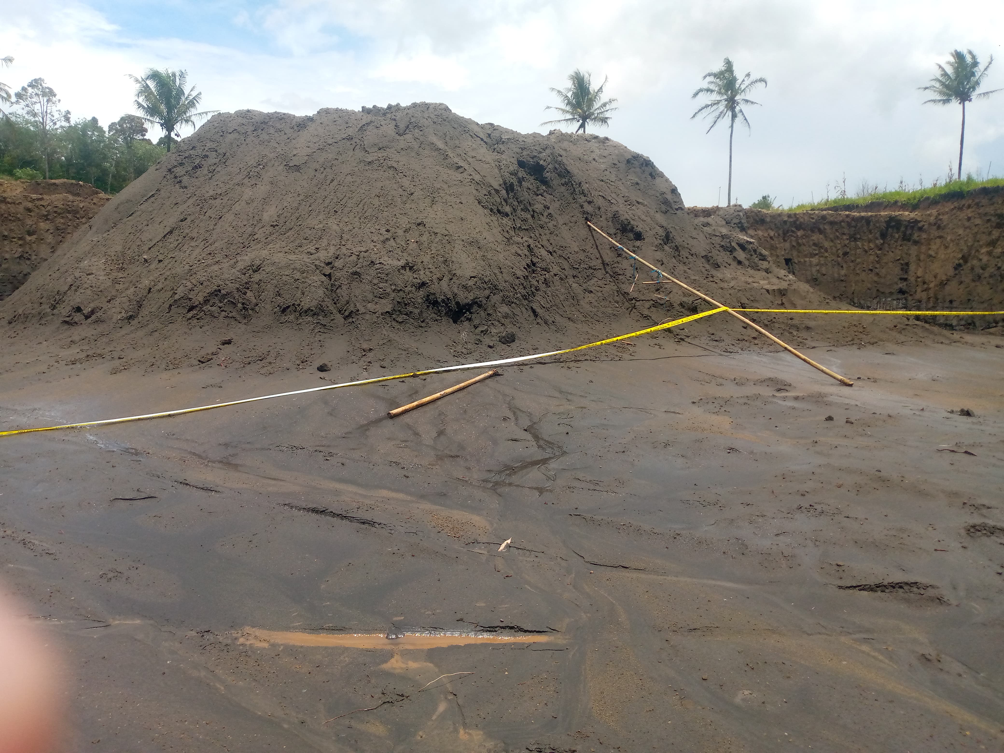 Unit Tipiter Polres Kepahiang Pasang Polis Line Tambang Pasir Desa Cugung Lalang  