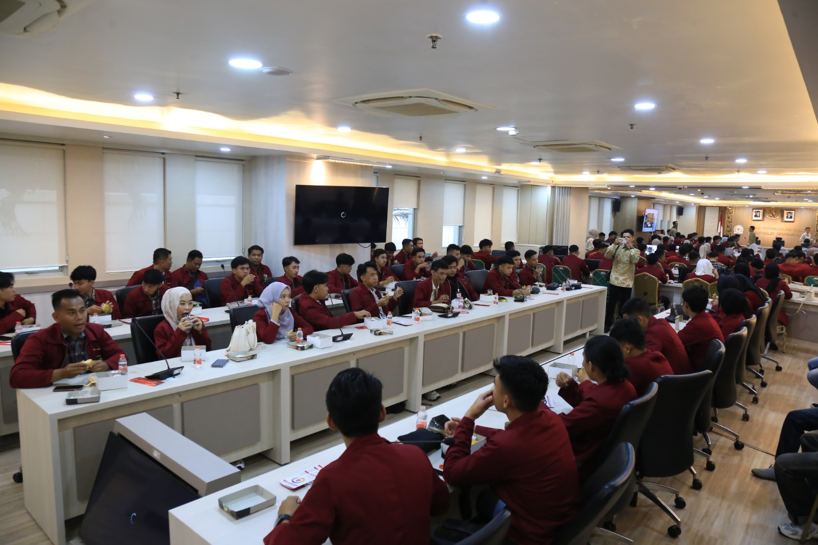 Senator Leni John Latief Sambut Kunjungan Mahasiswa UM Bengkulu ke DPD RI