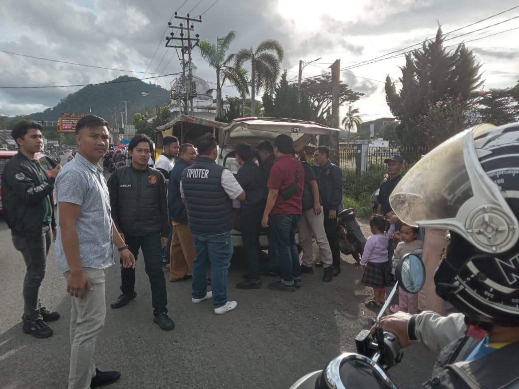 Pertengahan Ramadan, Team Satreskrim Polres Kepahiang Aksi Sosial Bagi-bagi Takjil ke Warga Kepahiang