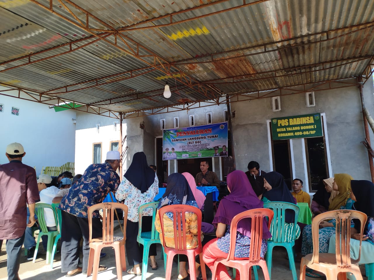 Ringankan Beban Ekonomi, Pemdes Talang Donok 1 Salurkan BLT-DD kepada 29 KPM