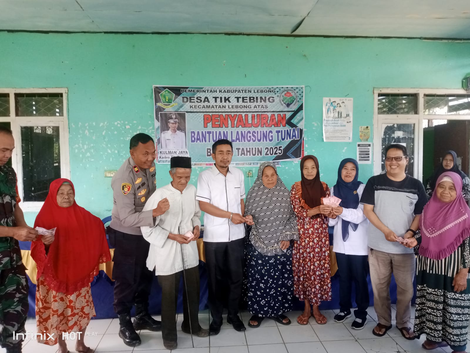 Salurkan BLT-DD, Kepala Desa Tik Tebing: Gunakan Bantuan untuk Kebutuhan Prioritas