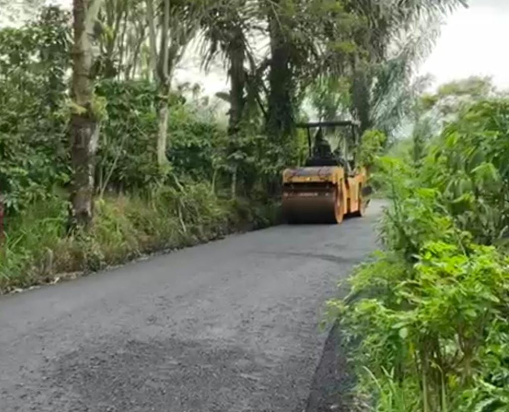Dorong Akses Petani Kopi Lebih Mudah, Wagub Mian Tinjau Peningkatan Jalan Simpang Air Lang – Desa Pelalo