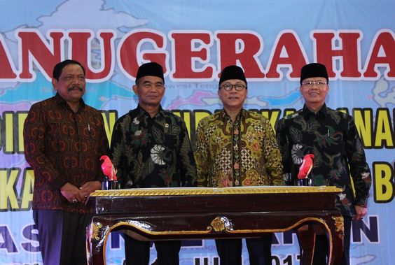 Foto bersama, Medikbud, Ketua MPR RI, Plt. Gubernur Bengkulu dan Bupati bengkulu Utara