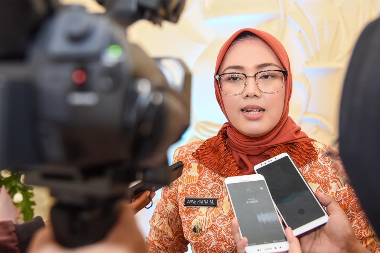 Bupati Purwakarta Anne Ratna Mustika