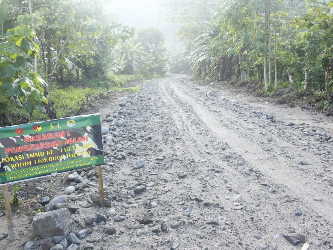 Pengerasan Jalan Menuju Dusun Panyapu