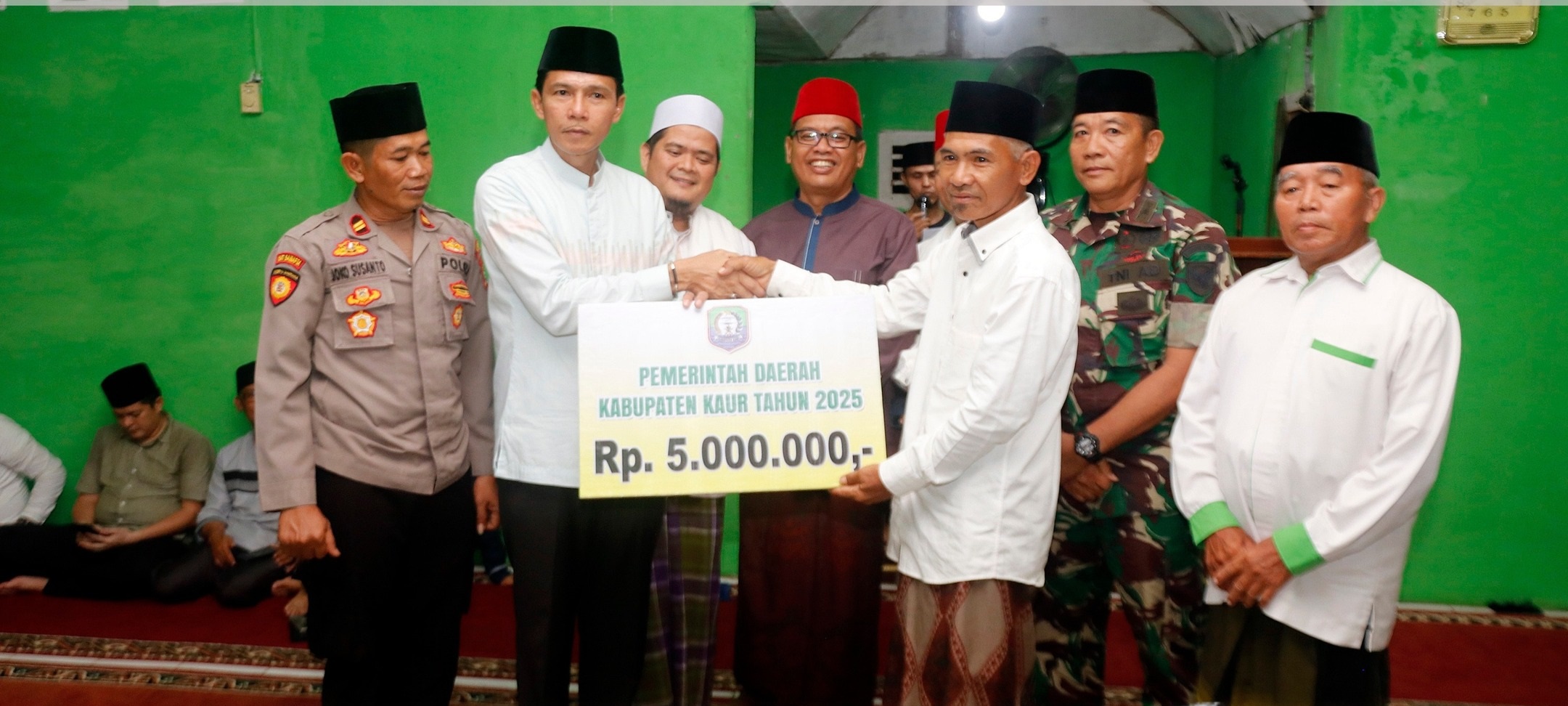 Safari Ramadhan Dengan Warga Desa Padang Jati, Bupati Dicurhati Jalan dan Jembatan Gantung