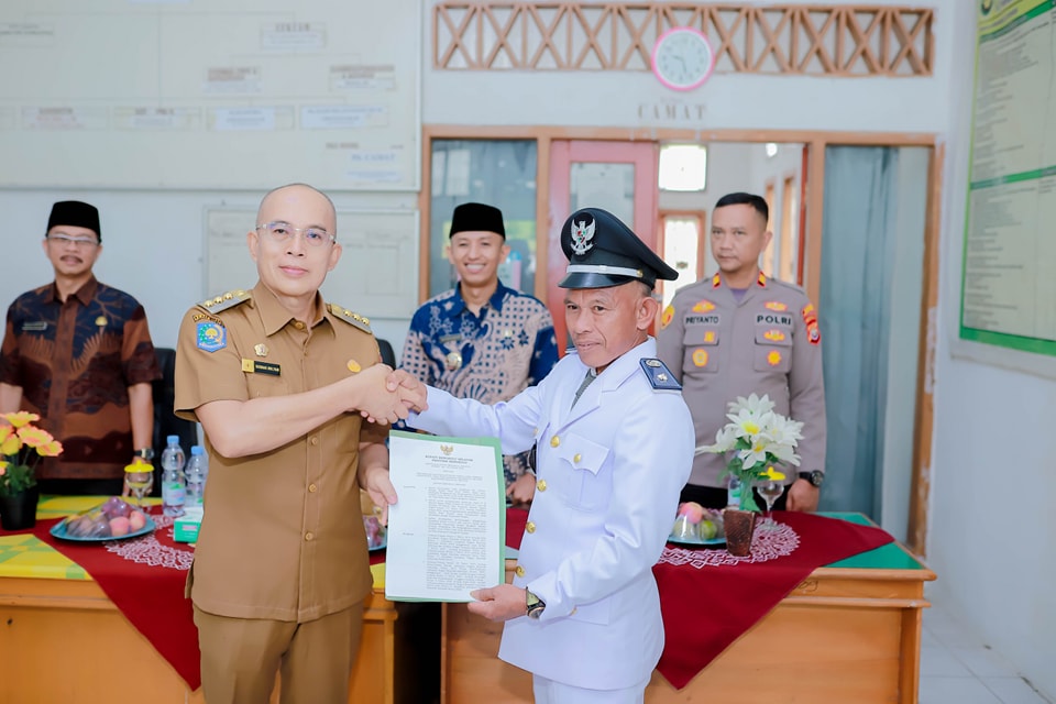 Bupati BS Gusnan Resmi Lantik PAW Kepala Desa Suka Bandung