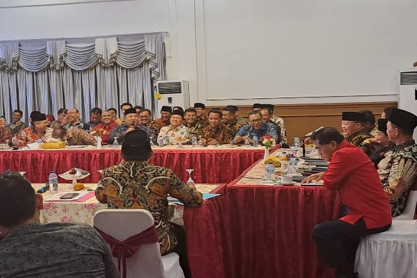 Wakil Bupati Bengkulu Selatan Rifai Tajudin saat menghadiri Rapat Forkopimda