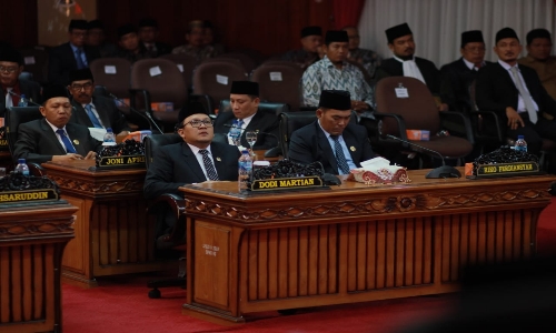Anggota DPRD Bengkulu Selatan beserta tamu undangan yang hadir