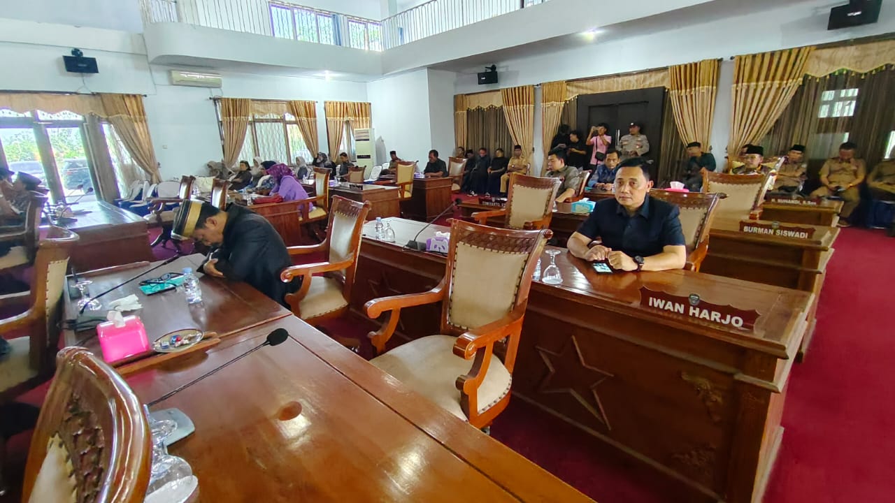 DPRD Seluma Gelar Paripurna Dengarkan Pandangan Umum Eksekutif Atas Enam Raperda
