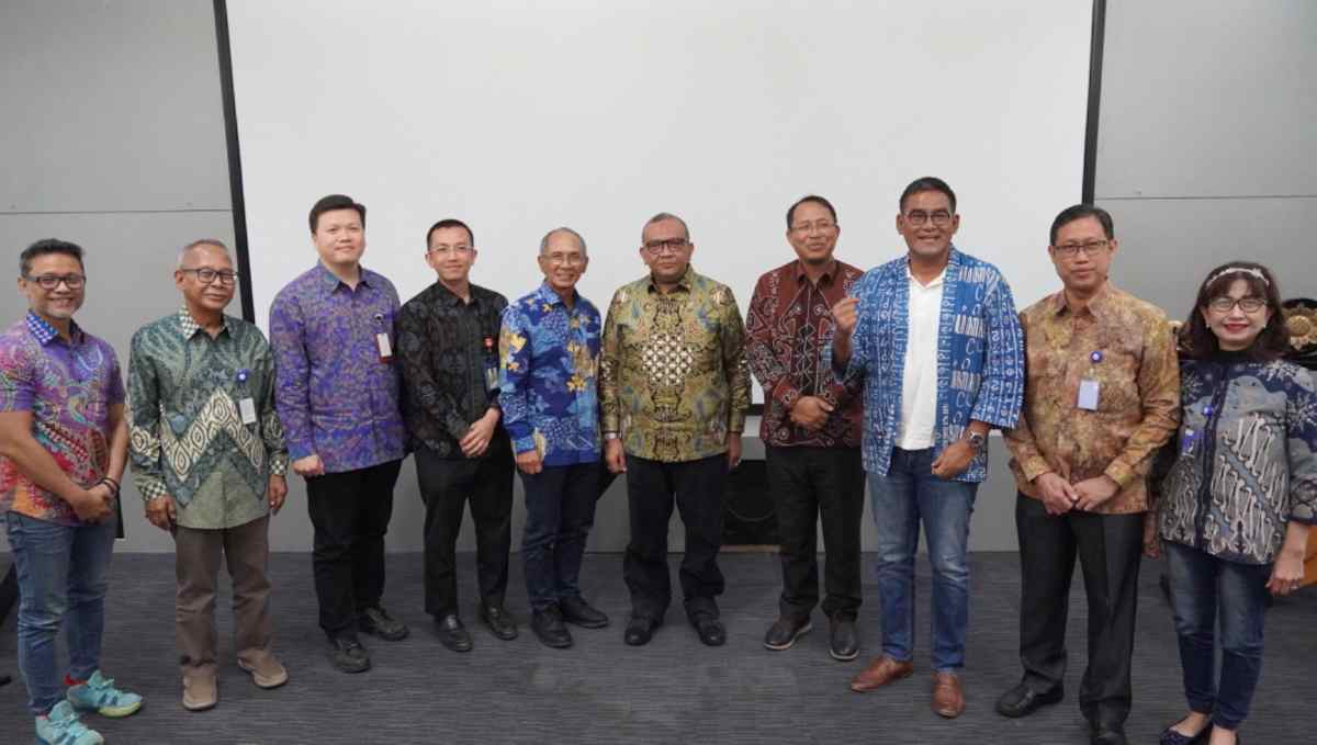 Dokumentasi: Foto bersama Wakil Menteri Ketenagakerjaan, Kepala Pusat Pasar Kerja, Pimpinan Pertamina Foundation, Pimpinan Universitas Pertamina, HC Pertamina Hulu Energi dan HC Kilang Pertamina Internasional, dalam pembukaan ICE UP 2024