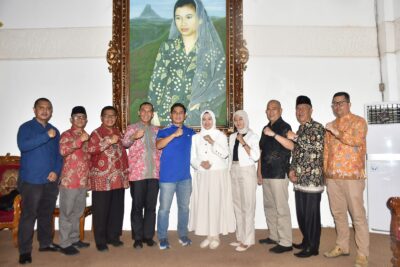 Usai Dilantik Presiden RI, Para Pejabat dan Keluarga Sambut Kedatangan Wabup RL Dr. Hendri