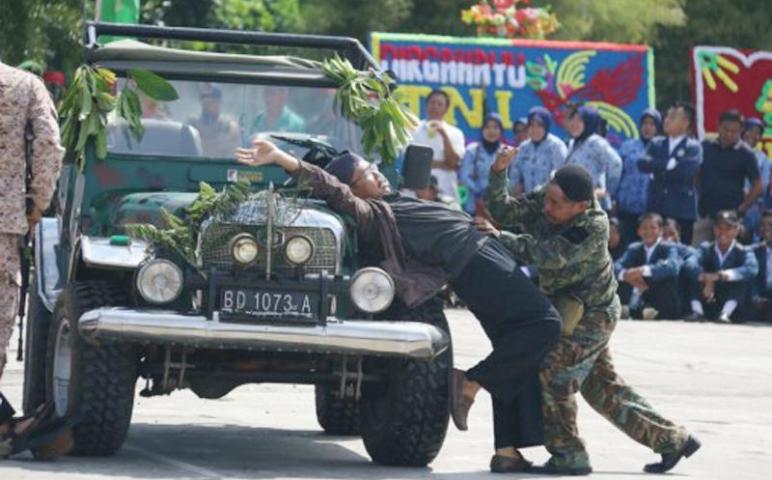 Upacara Peringatan HUT TNI Ke 72