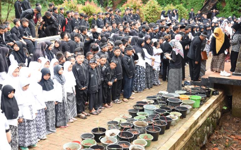 Disdik Purwakarta Dorong Sekolah Tanam Padi Bergizi