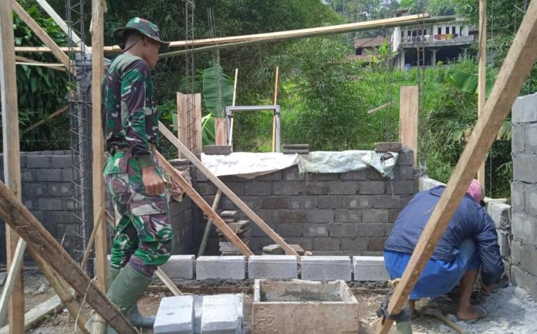 Kotak Adonan di RTLH Ibu Ginten di TMMD 112 Kodim 0818