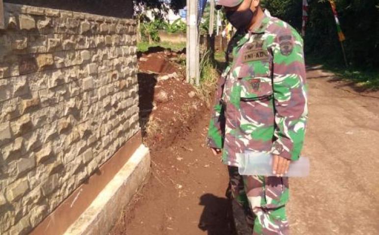 Atasi Banjir, TMMD Perbaiki Drainase di Kampung Perigi