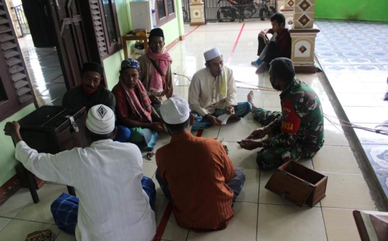 Melihat Aktivitas Babinsa Bersama Tokoh Agama di Desa Kampuri