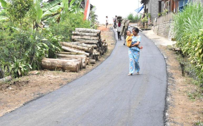 Senyum Bahagia Warga Menikmati TMMD 112 Kodim 0818