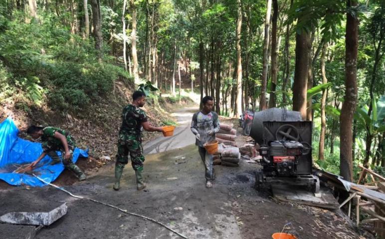 Kelakar Satgas Hilangkan Penat 