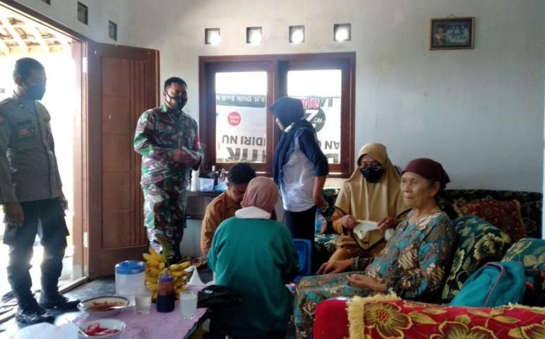Vaksin Lansia Aman dan Halal 