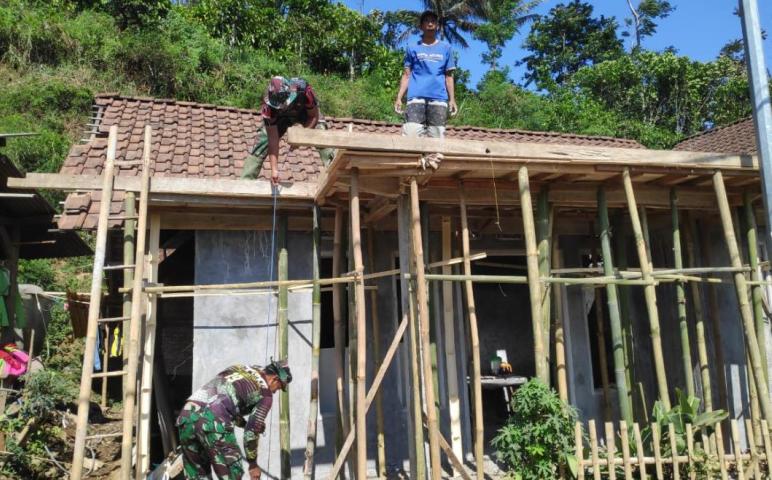 PENGECORAN TERUS BERJALAN TERAS DEPAN 