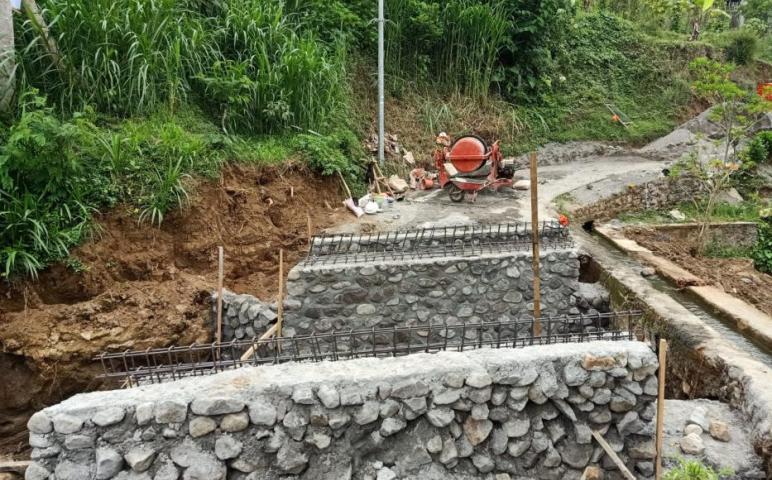 Hampir Tuntas Plat Deker Tulungrejo