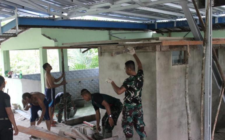 Personel TMMD Lepas Kerangka Boplang Dak Kamar Mandi Masjid Al Ikhlas