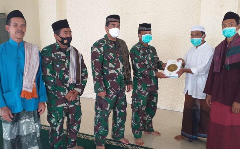Satgas TMMD Ke-112 Tahun 2021 Wakafkan 10 Al-Quran 